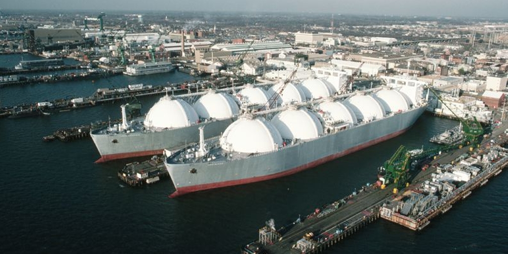Monitoring impurities in gas feed to the cold box ensures reliable liquefaction & on-time shipments. Monitoring impurities in gas feed to the cold box ensures reliable liquefaction & on-time shipments.
