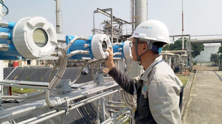 Tank gauging on chemical plant